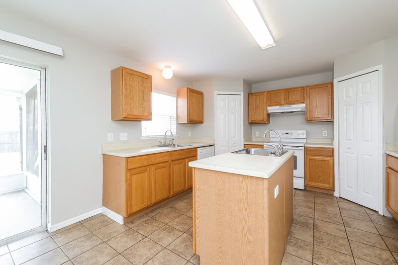2,480/Mo, 1182 Kittansett Ln Auburndale, FL 33823 Kitchen View