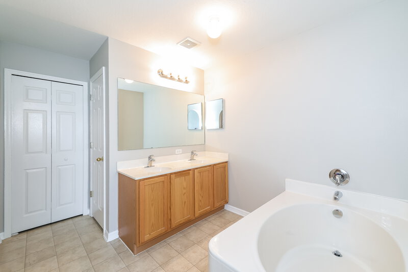 2,480/Mo, 1182 Kittansett Ln Auburndale, FL 33823 Main Bathroom View