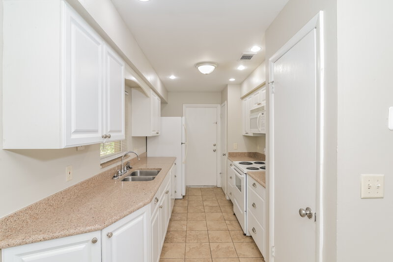 1,720/Mo, 270 Crestview Dr Clermont, FL 34711 Kitchen View