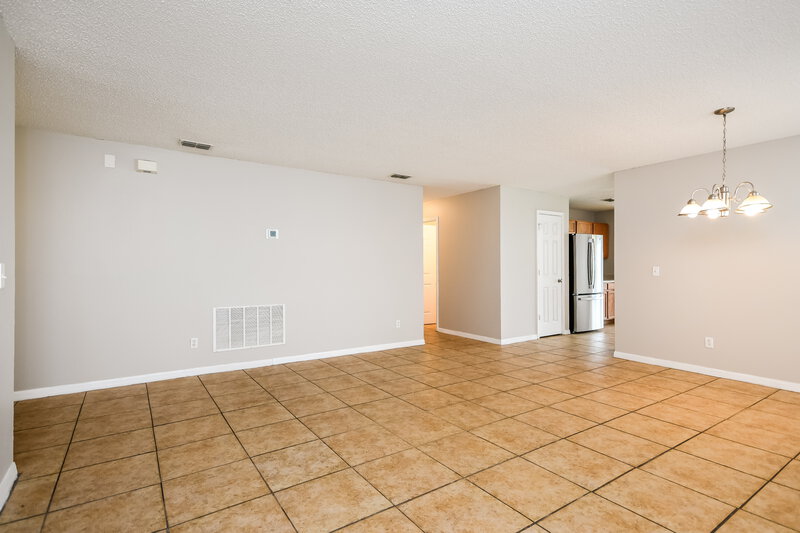 2,360/Mo, 4431 BLEASDALE AVE Orlando, FL 32808 Living Room View 2