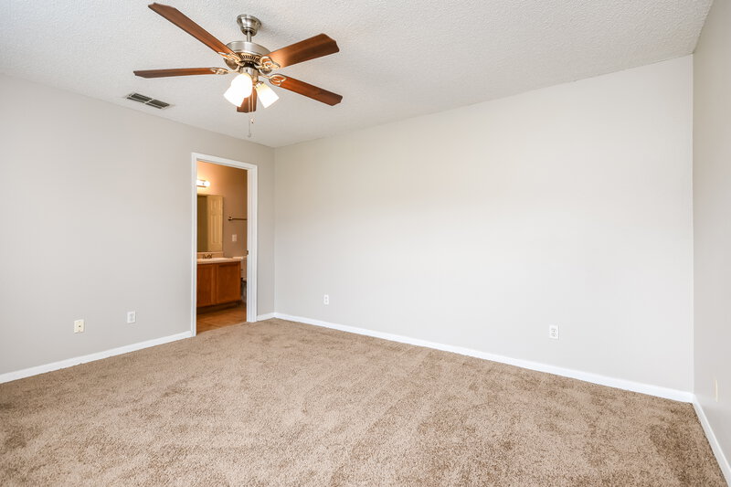 2,360/Mo, 4431 BLEASDALE AVE Orlando, FL 32808 Main Bedroom View 2