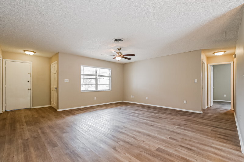 2,205/Mo, 10945 Tangora St Orlando, FL 32825 Living Room View 2