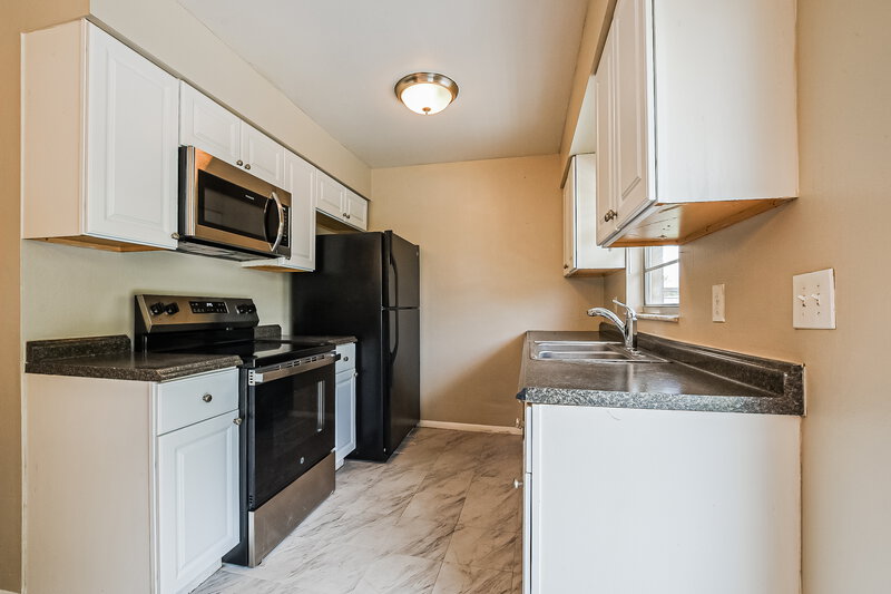 2,205/Mo, 10945 Tangora St Orlando, FL 32825 Kitchen View