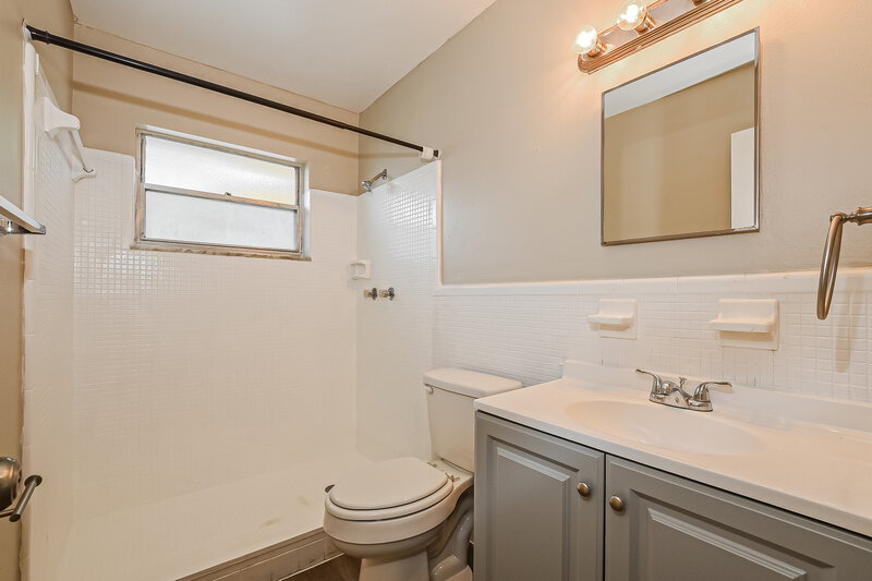 2,205/Mo, 10945 Tangora St Orlando, FL 32825 Bathroom View