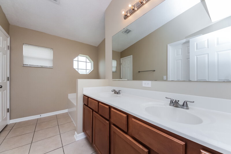2,235/Mo, 5051 Preserve Blvd Saint Cloud, FL 34772 Master Bathroom View