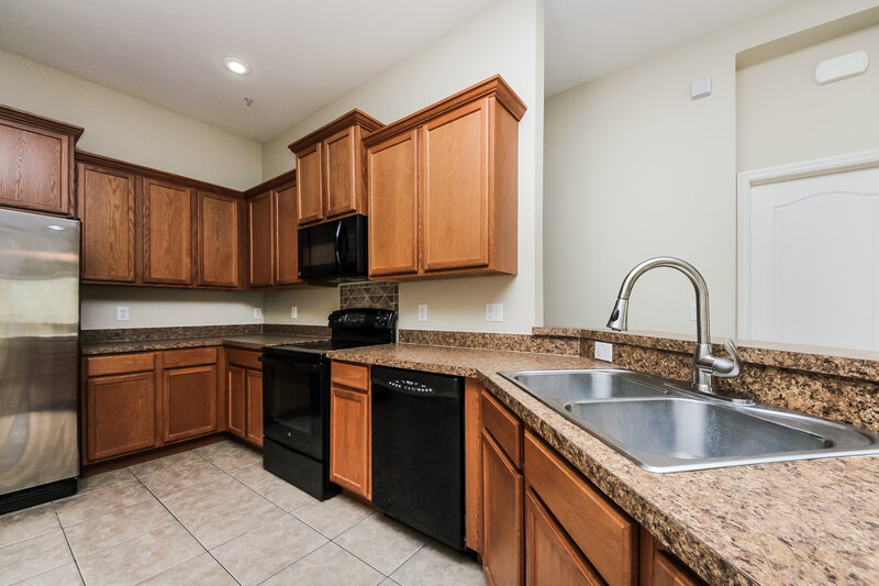 0/Mo, 6612 S Goldenrod Rd Unit 104A Orlando, FL 32822 Kitchen View 2