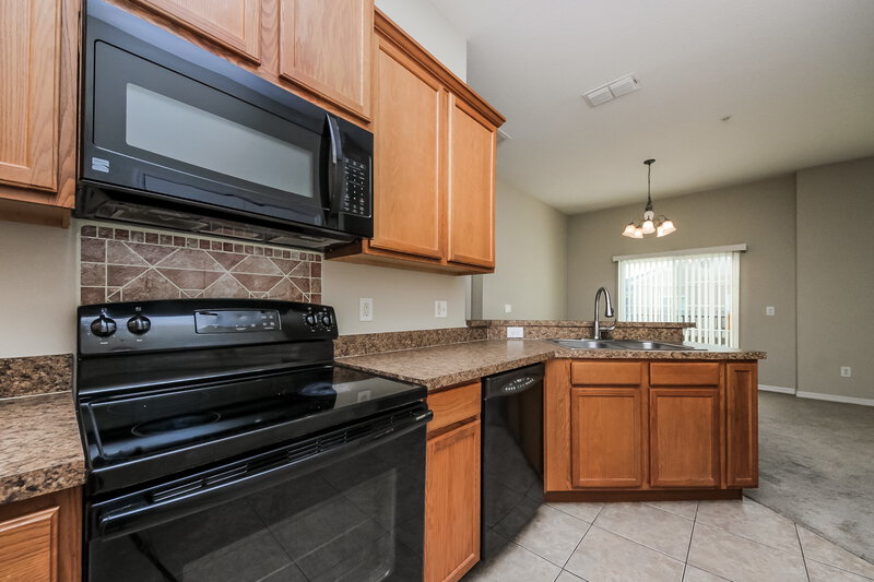 0/Mo, 6612 S Goldenrod Rd Unit 104A Orlando, FL 32822 Kitchen View 3