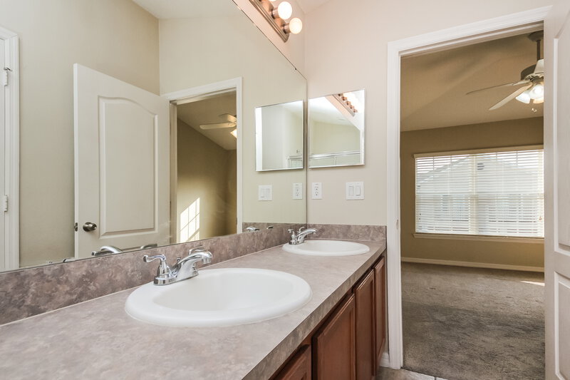 0/Mo, 6612 S Goldenrod Rd Unit 104A Orlando, FL 32822 Main Bathroom View 2