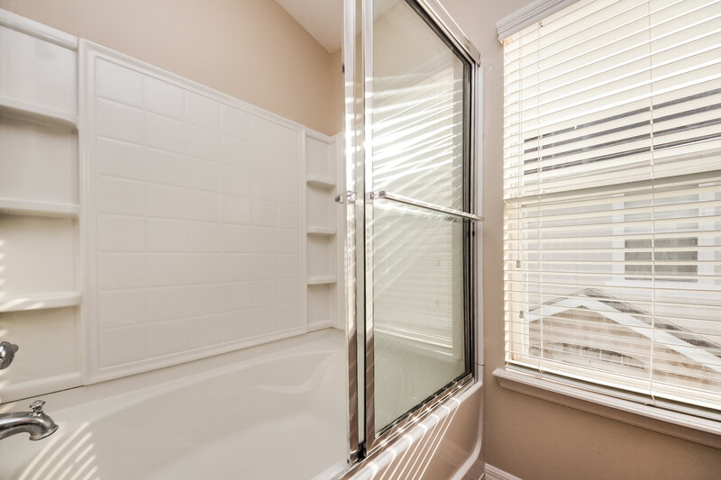 0/Mo, 6612 S Goldenrod Rd Unit 104A Orlando, FL 32822 Main Bathroom View 3