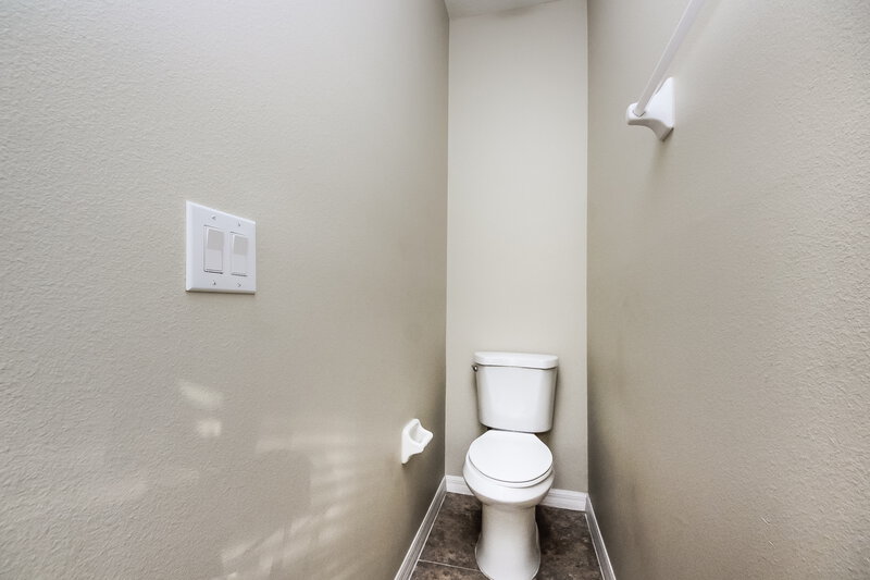 0/Mo, 6612 S Goldenrod Rd Unit 104A Orlando, FL 32822 Main Bathroom View 4