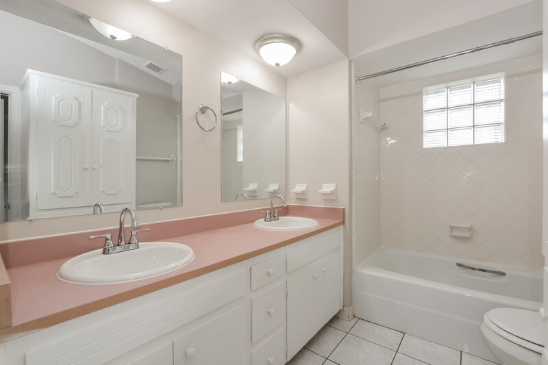2,405/Mo, 2323 Markingham Rd Maitland, FL 32751 Bathroom View