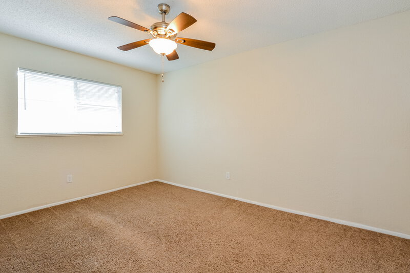 2,320/Mo, 608 Pheasant Ave Longwood, FL 32750 Main Bedroom View
