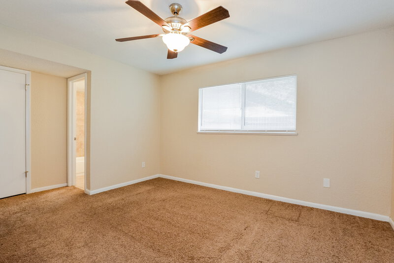 2,320/Mo, 608 Pheasant Ave Longwood, FL 32750 Main Bedroom View 2