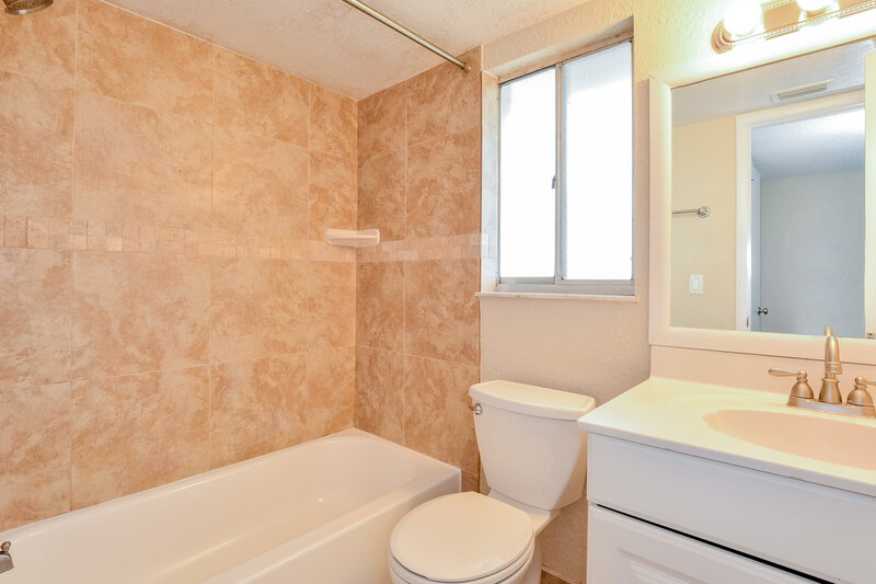 2,320/Mo, 608 Pheasant Ave Longwood, FL 32750 Bathroom View