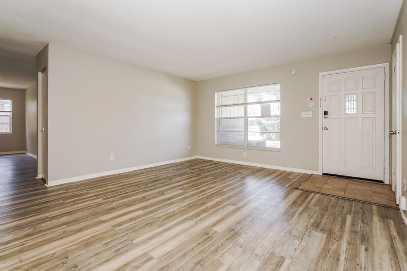 2,000/Mo, 989 E Normandy Blvd Deltona, FL 32725 Living Room View