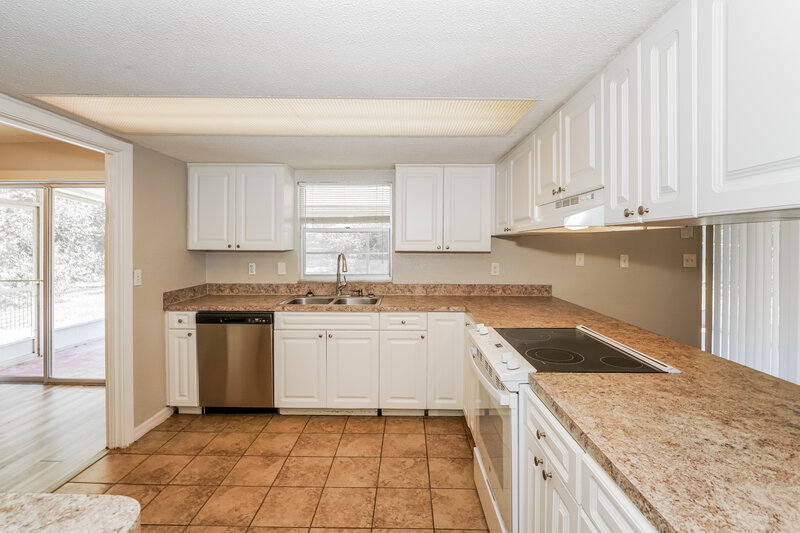 2,000/Mo, 989 E Normandy Blvd Deltona, FL 32725 Kitchen View