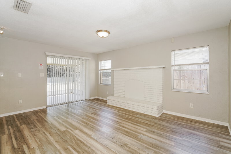 2,000/Mo, 989 E Normandy Blvd Deltona, FL 32725 Family Room View