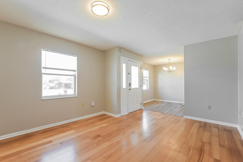 1,940/Mo, 1608 Gattis Dr Orlando, FL 32825 Living Room View 2