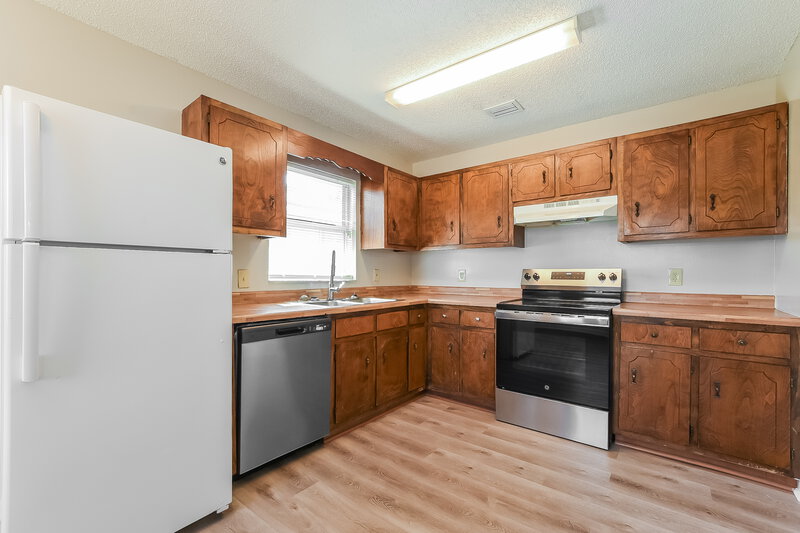 1,940/Mo, 1608 Gattis Dr Orlando, FL 32825 Kitchen View