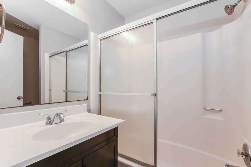 1,940/Mo, 1608 Gattis Dr Orlando, FL 32825 Bathroom View