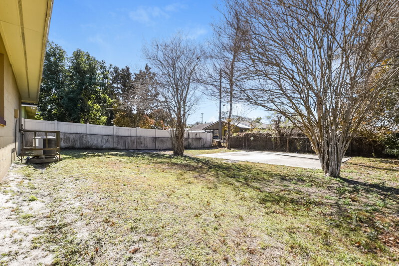 1,940/Mo, 1608 Gattis Dr Orlando, FL 32825 Backyard View