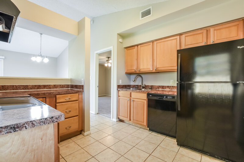 1,790/Mo, 2493 Courtland Blvd Deltona, FL 32738 Kitchen View