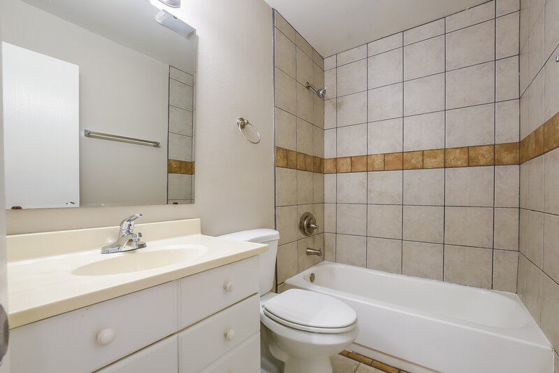 1,790/Mo, 2493 Courtland Blvd Deltona, FL 32738 Bathroom View