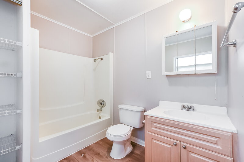 1,705/Mo, 542 Colonnades Cv Casselberry, FL 32707 Main Bathroom View