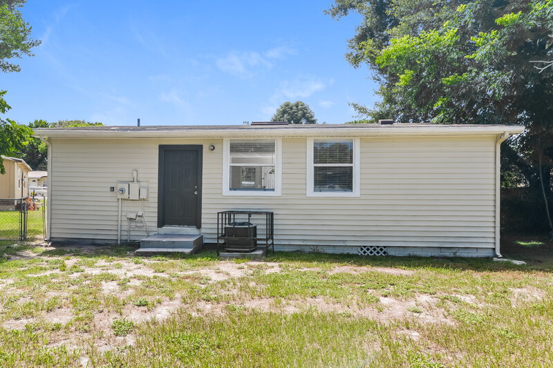 2,000/Mo, 542 Colonnades Cv Casselberry, FL 32707 Rear View