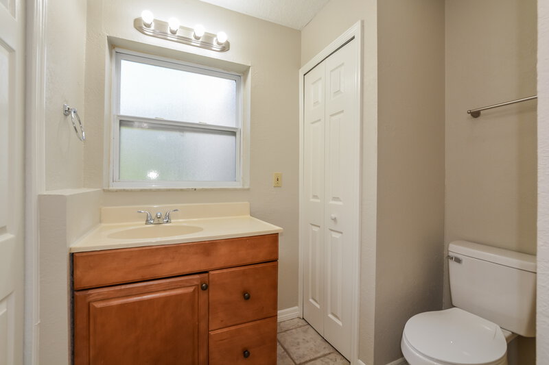 2,075/Mo, 739 E BAY AVE Longwood, FL 32750 Bathroom View