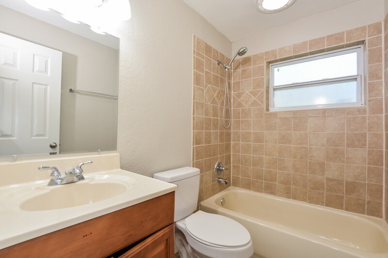 2,075/Mo, 739 E BAY AVE Longwood, FL 32750 Bathroom View 2