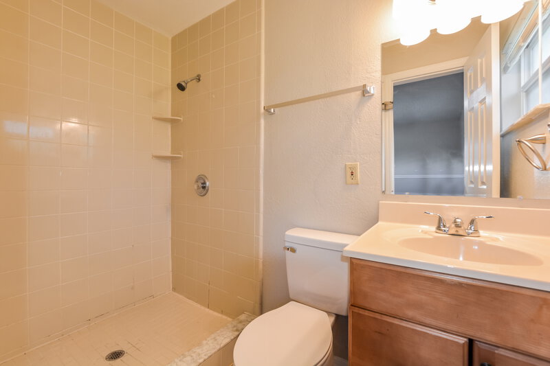 2,075/Mo, 739 E BAY AVE Longwood, FL 32750 Bathroom View 3