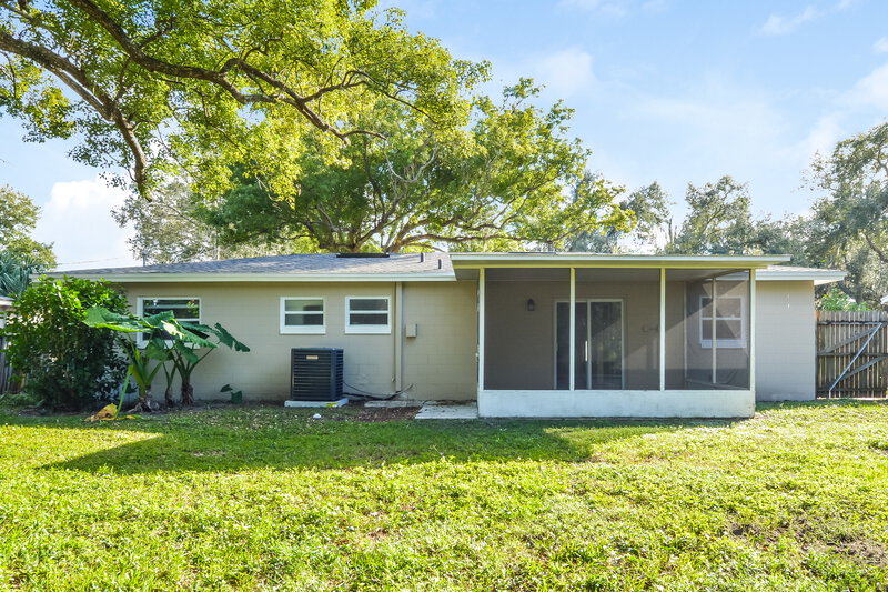 2,075/Mo, 739 E BAY AVE Longwood, FL 32750 Rear View