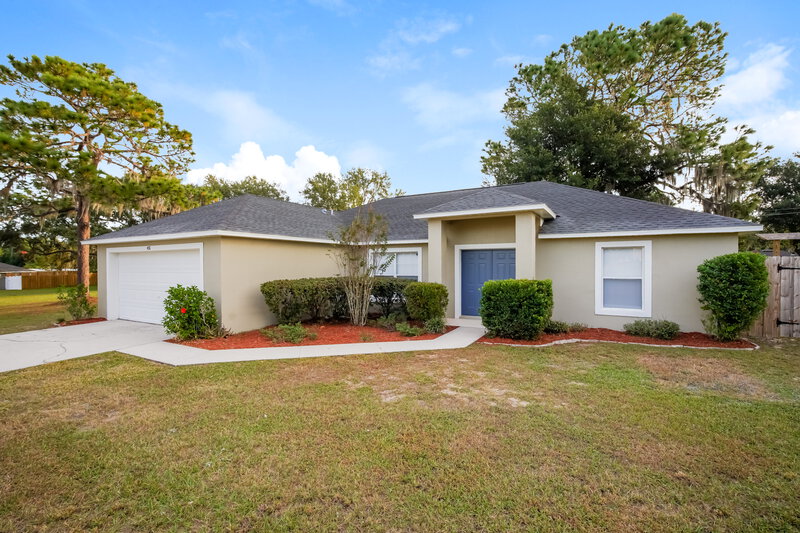 2,325/Mo, 402 S Dixie Dr Howey in the Hills, FL 34737 Front View