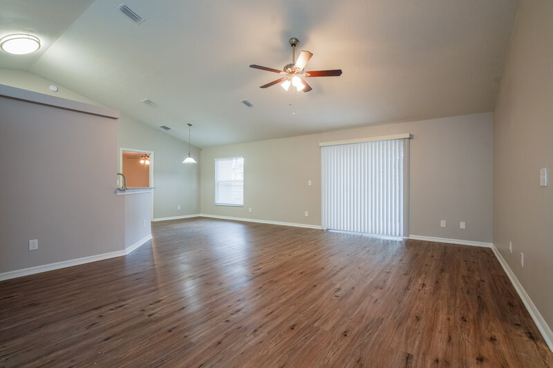 2,325/Mo, 402 S Dixie Dr Howey in the Hills, FL 34737 Living Room View