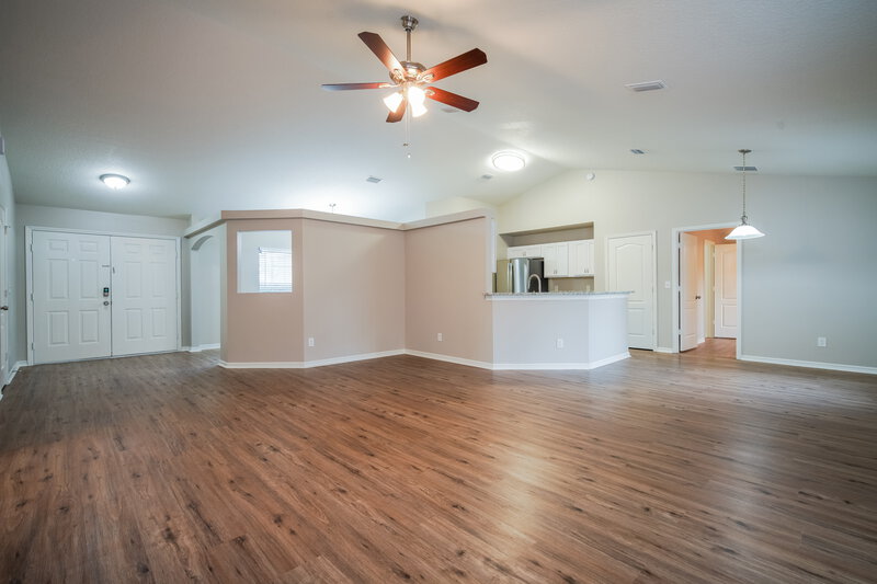 2,325/Mo, 402 S Dixie Dr Howey in the Hills, FL 34737 Living Room View 2