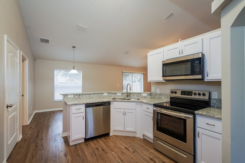 2,325/Mo, 402 S Dixie Dr Howey in the Hills, FL 34737 Kitchen View 2