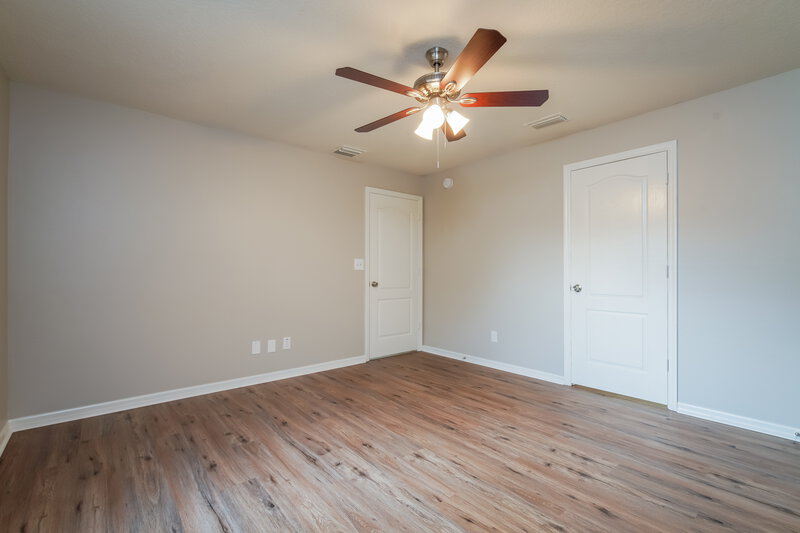 2,325/Mo, 402 S Dixie Dr Howey in the Hills, FL 34737 Main Bedroom View