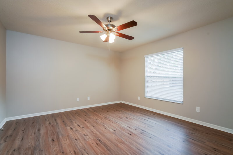 2,325/Mo, 402 S Dixie Dr Howey in the Hills, FL 34737 Main Bedroom View 2