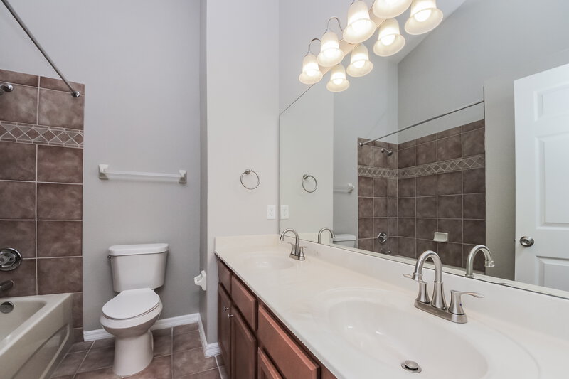 2,490/Mo, 2512 Balmoral Dr Kissimmee, FL 34744 Bathroom View