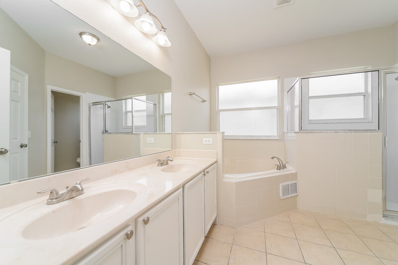 2,380/Mo, 243 Anson Dr Kissimmee, FL 34758 Main Bathroom View