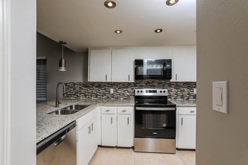 2,440/Mo, 654 Airmont Ave Altamonte Springs, FL 32714 Kitchen View