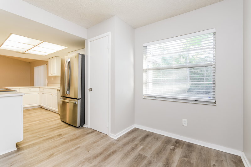 4,160/Mo, 620 Riverwoods Cir Orlando, FL 32825 Breakfast Nook View