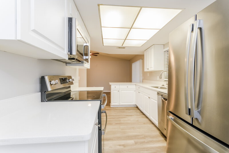 4,160/Mo, 620 Riverwoods Cir Orlando, FL 32825 Kitchen View 2