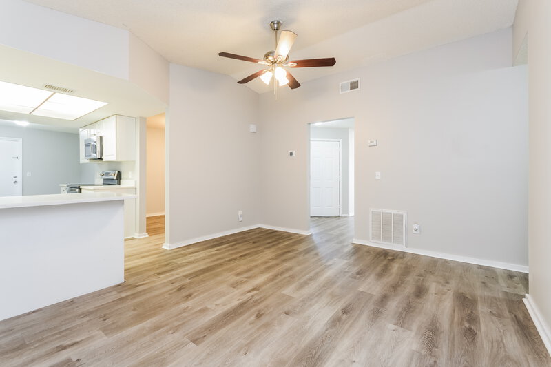 4,160/Mo, 620 Riverwoods Cir Orlando, FL 32825 Family Room View 2