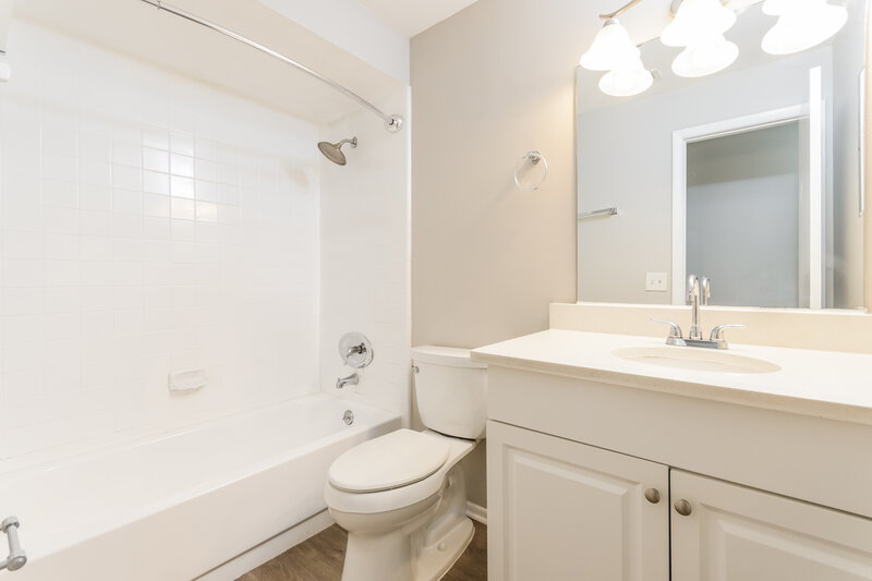 4,160/Mo, 620 Riverwoods Cir Orlando, FL 32825 Bathroom View