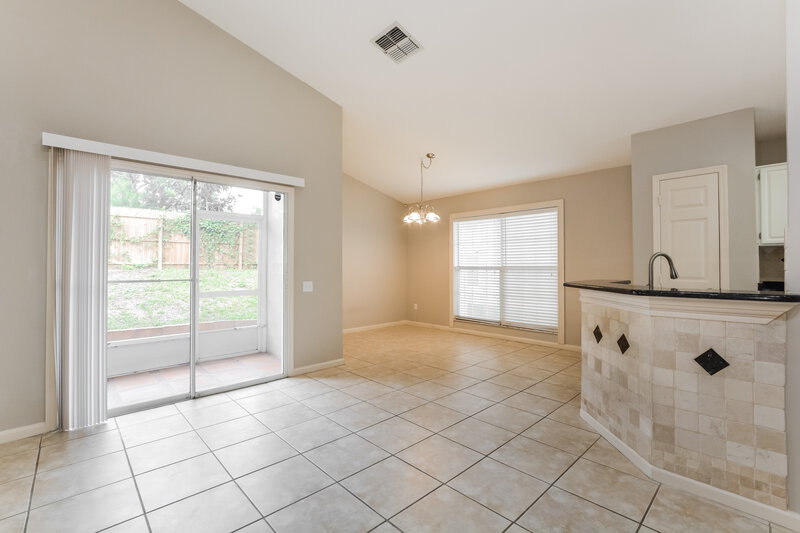 2,210/Mo, 129 N Weathersfield Ave Altamonte Springs, FL 32714 Living Room View 2