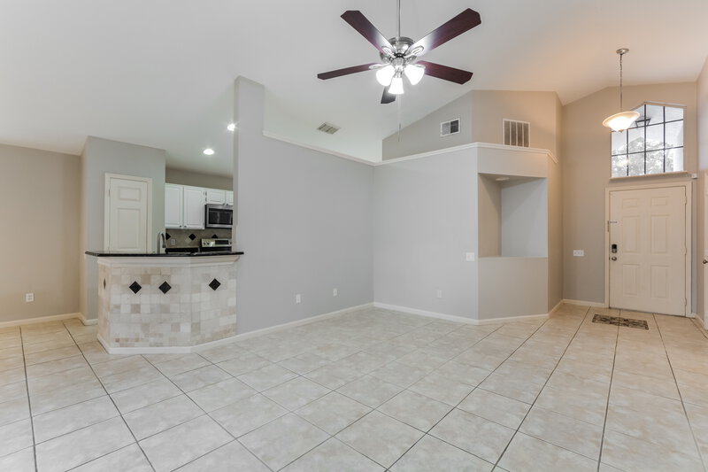 2,210/Mo, 129 N Weathersfield Ave Altamonte Springs, FL 32714 Living Room View 3