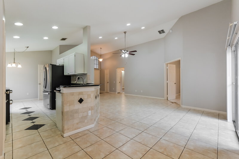 2,210/Mo, 129 N Weathersfield Ave Altamonte Springs, FL 32714 Dining Room View 2