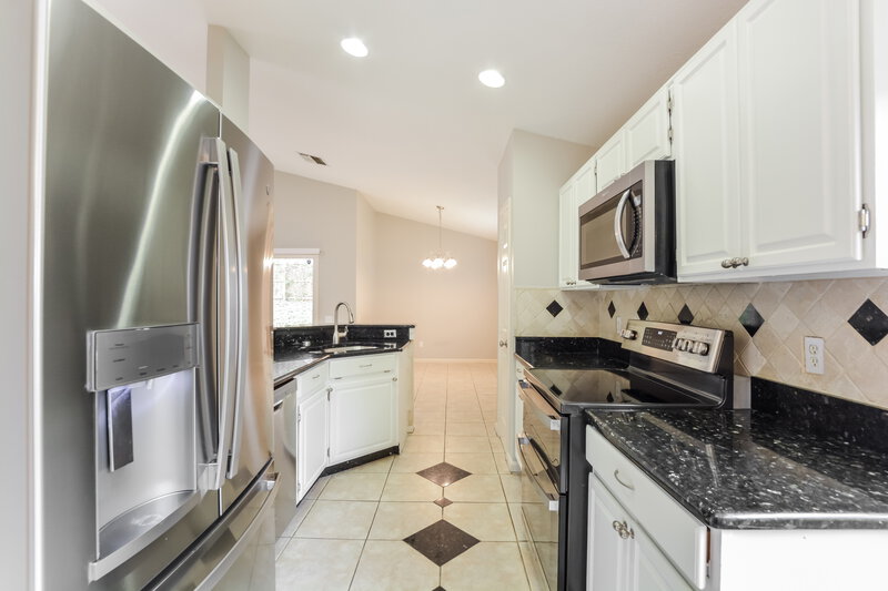 2,210/Mo, 129 N Weathersfield Ave Altamonte Springs, FL 32714 Kitchen View
